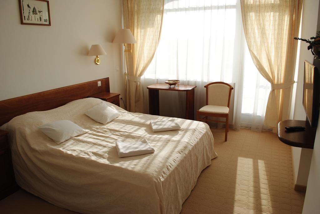 Hotel Claudius โซมบ็อตเฮย์ ภายนอก รูปภาพ