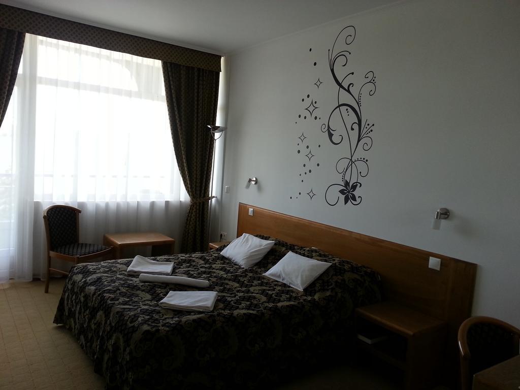Hotel Claudius โซมบ็อตเฮย์ ภายนอก รูปภาพ