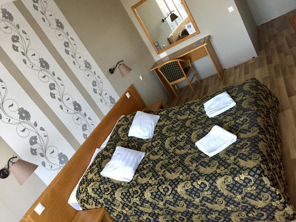 Hotel Claudius โซมบ็อตเฮย์ ภายนอก รูปภาพ